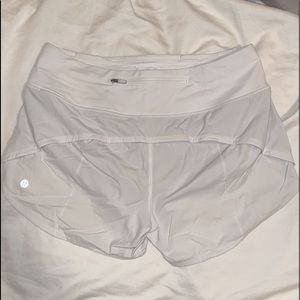 Lululemon White Speed Up Shorts, Size 8, 4-Inch Mid-Rise